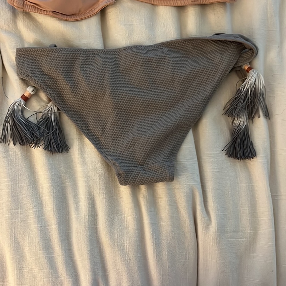 Strapless neutral bikini - Picture 2 of 2